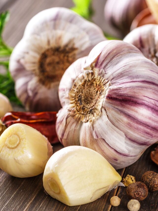 Eating garlic gives amazing health benefits